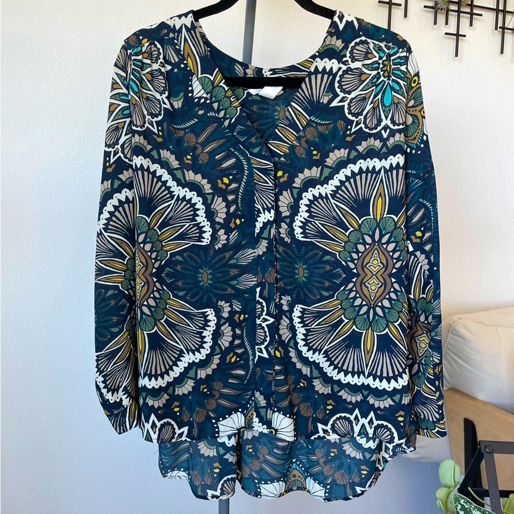 Patterned Collarless Button Down Blouse with Long Sleeves - 8